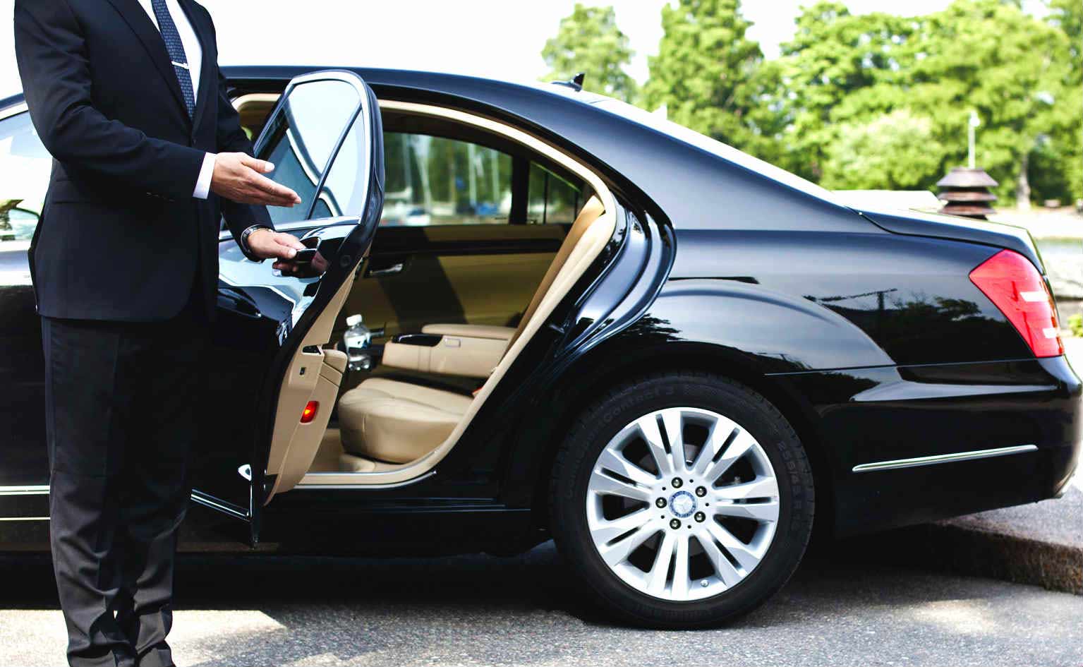 Professional Chauffeurs: The Face of Luxury